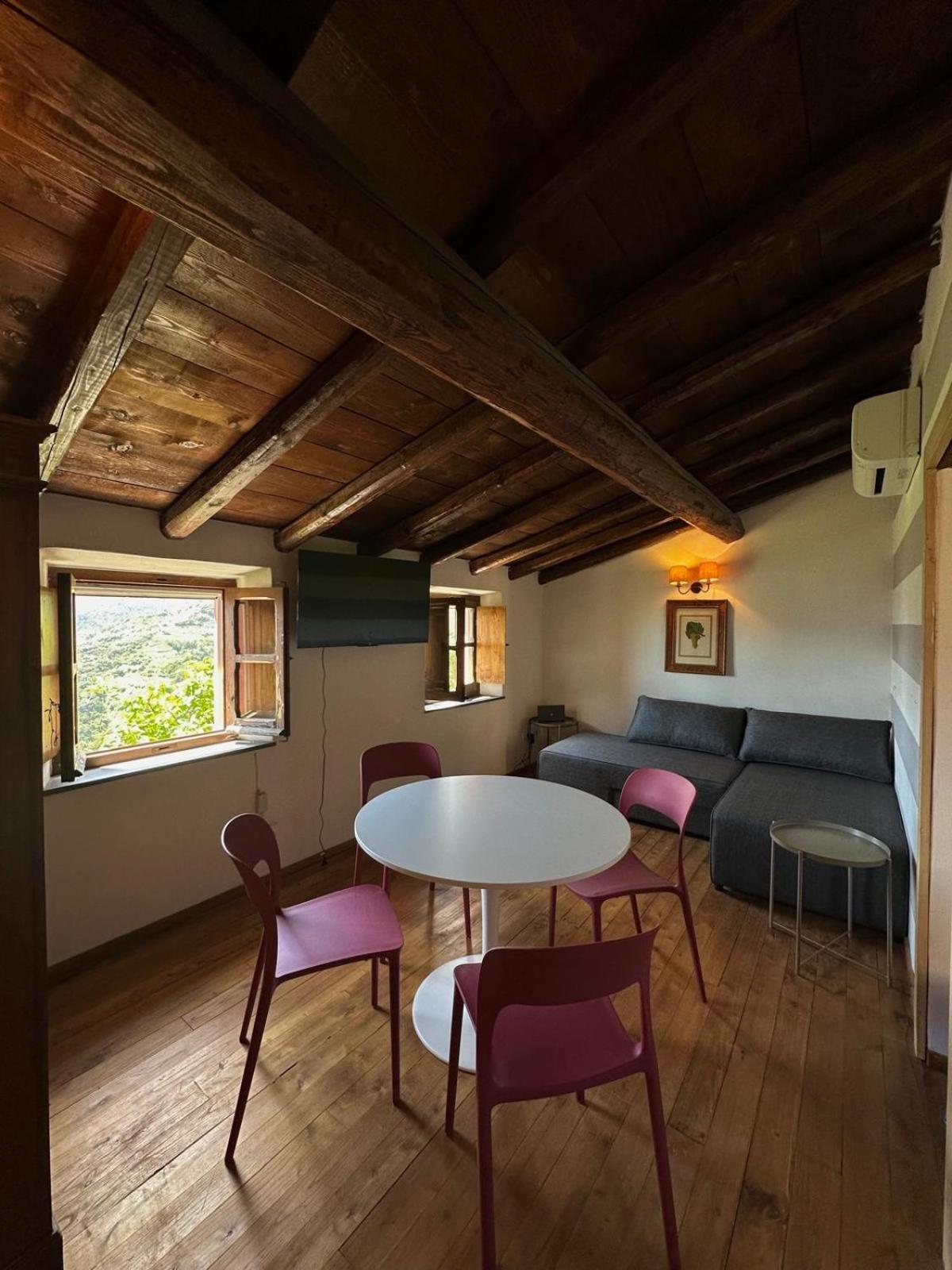Begasti Guest House, For Trekking Lovers Сasa de vacaciones *